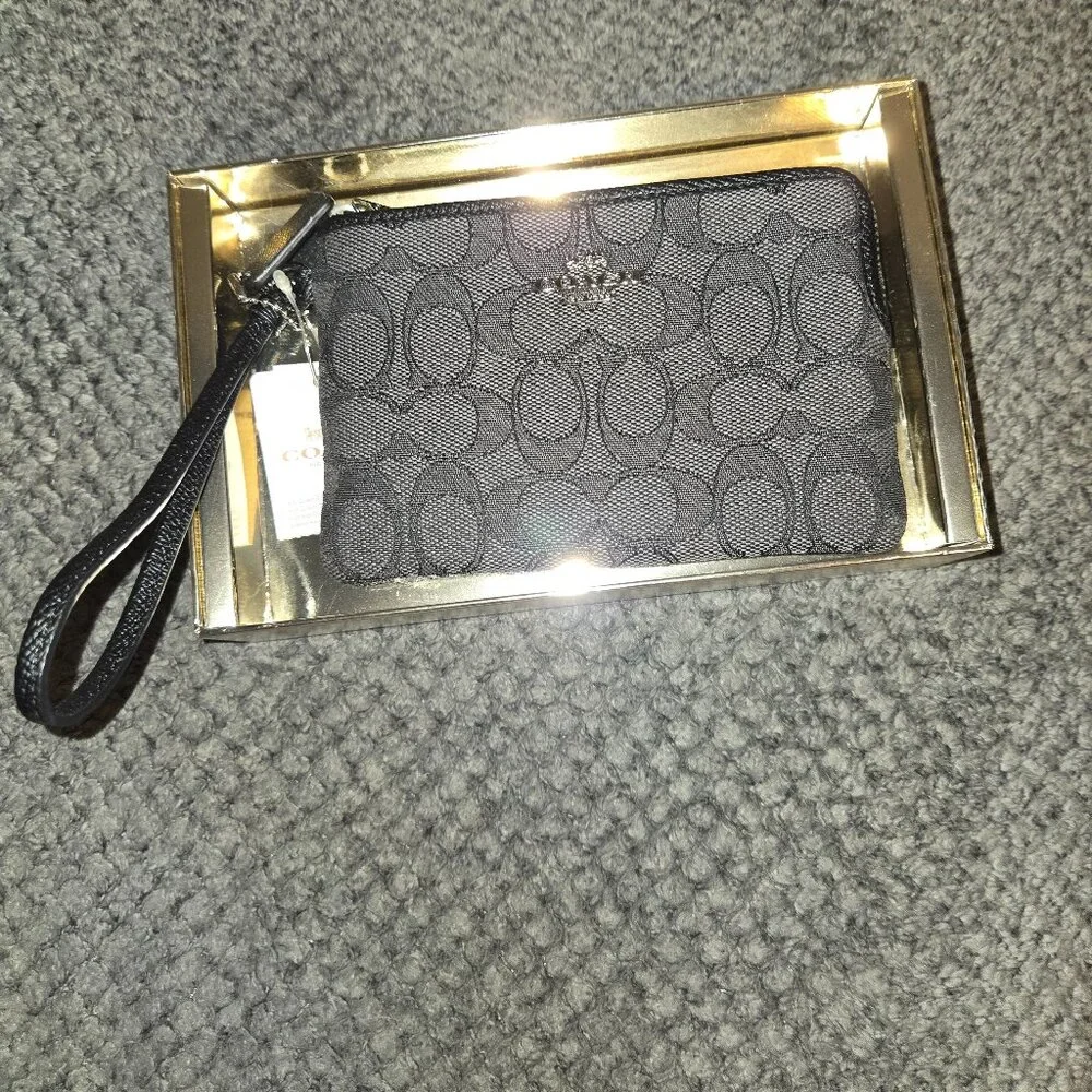 Coach wristlet - Picture 1 of 5